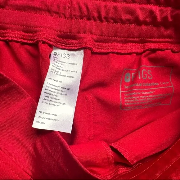 Figs Women’s Scrub set. Color: Winning Red. - Picture 2 of 5